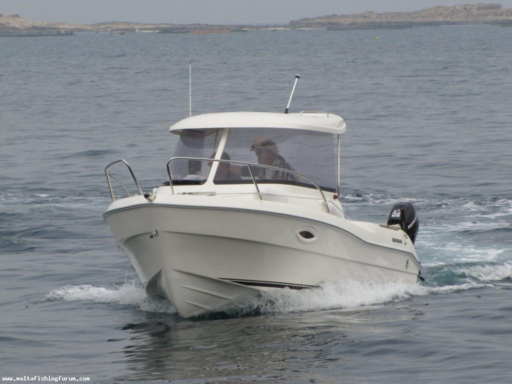 18ft Quicksilver Pilot House 530